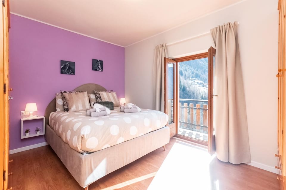 Bed, View (from property/room), Photo of the whole room, Bedroom