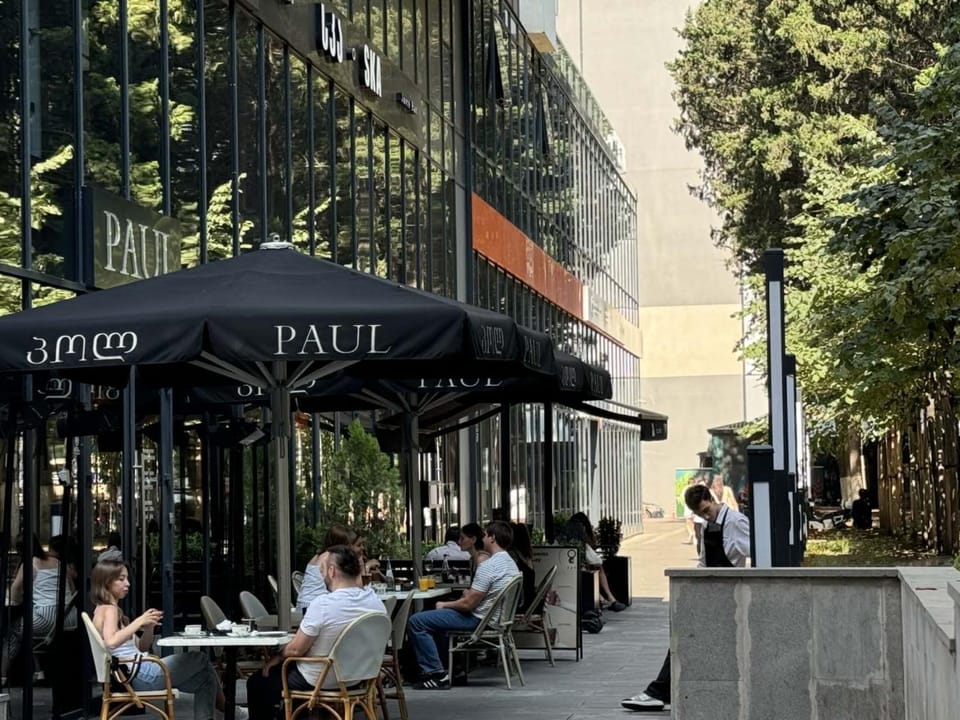 Property building, Restaurant/places to eat, Day, Food, City view, Street view