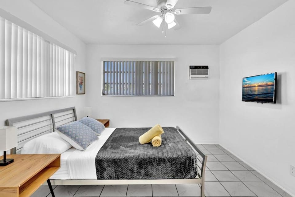 Hollywood Gated Property 1 Bedroom Close to Beach House in Hollywood