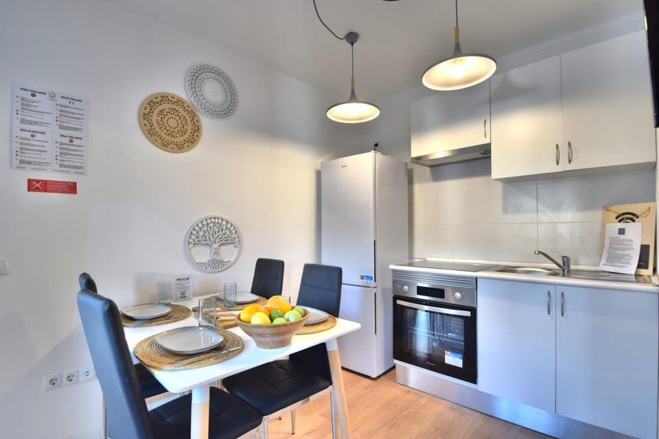 Kitchen or kitchenette, Food and drinks, Dining area, Food, oven, pet friendly, stove, toaster