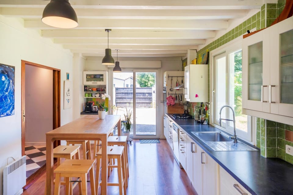 Property building, Kitchen or kitchenette, Living room
