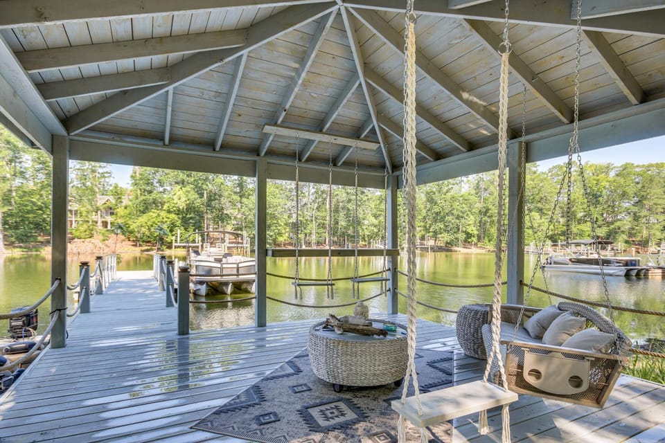 Lake Murray Paradise w/ Shared Pool & Hot Tub! Apartment in Leesville