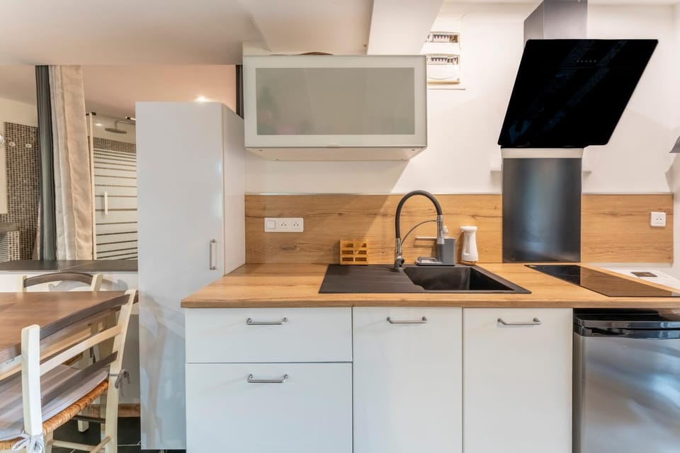 Kitchen or kitchenette, Living room