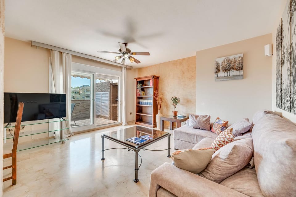 Communal lounge/ TV room