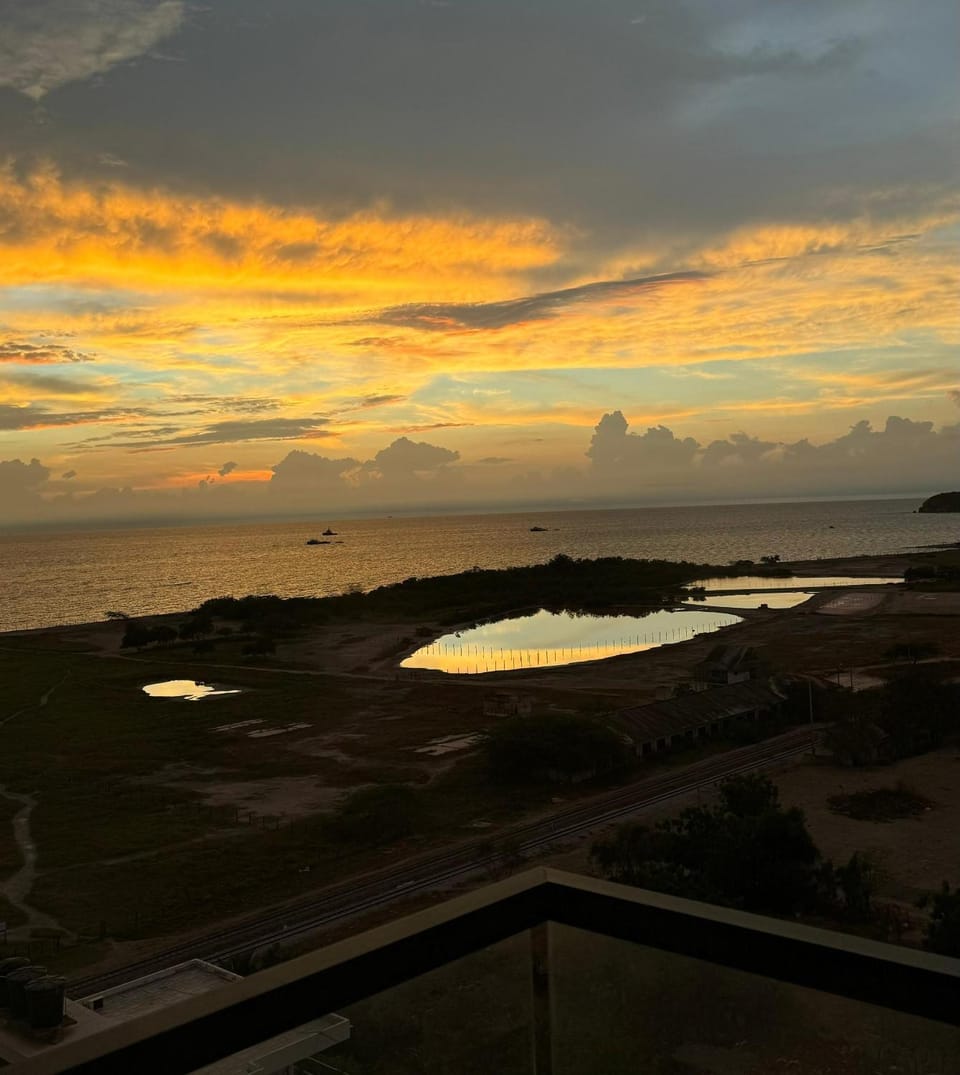 Natural landscape, View (from property/room), View (from property/room), Living room, City view, Landmark view, Mountain view, Sea view, Sea view