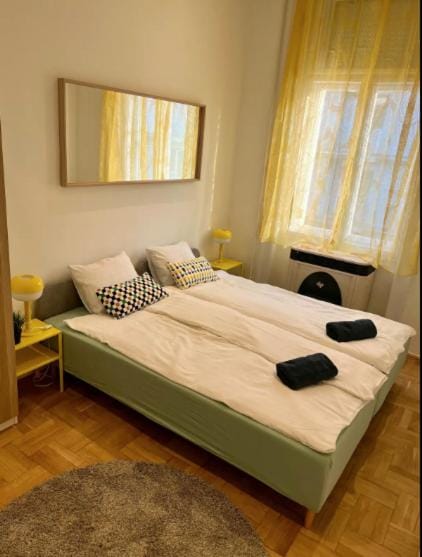 2BR Supercentral Apartment with 4 Beds by NW Apartment in Budapest