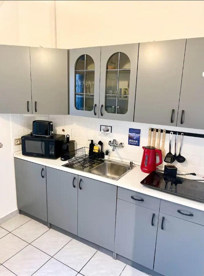 Coffee/tea facilities, Kitchen or kitchenette, stove, toaster