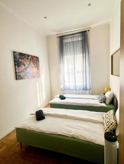 2BR Supercentral Apartment with 4 Beds by NW Apartment in Budapest