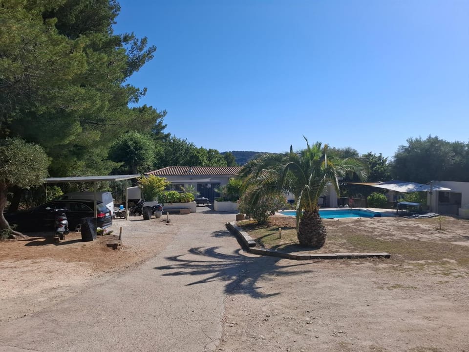 Villa Nolly au calme pour les vacances House in Le Beausset