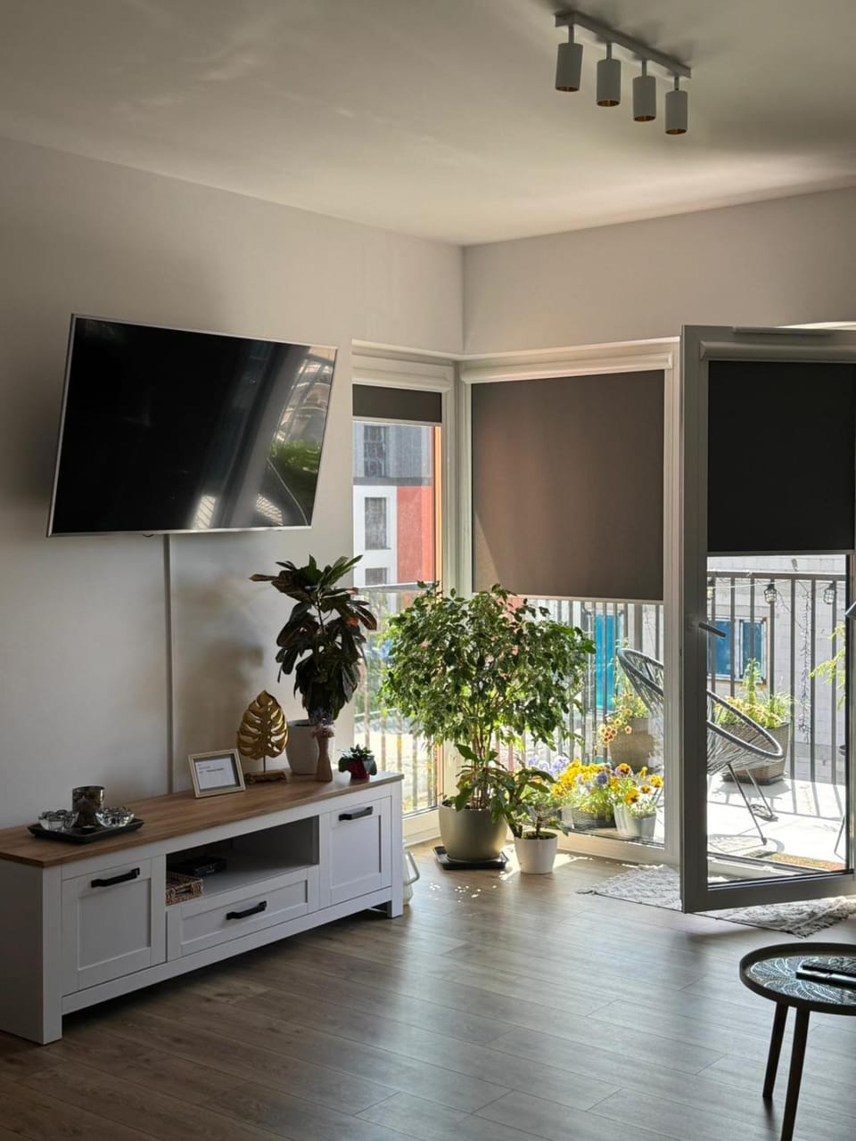 Leaf Apartament Łódź prywatne miejsce parkingowe Apartment in Masovian Voivodeship