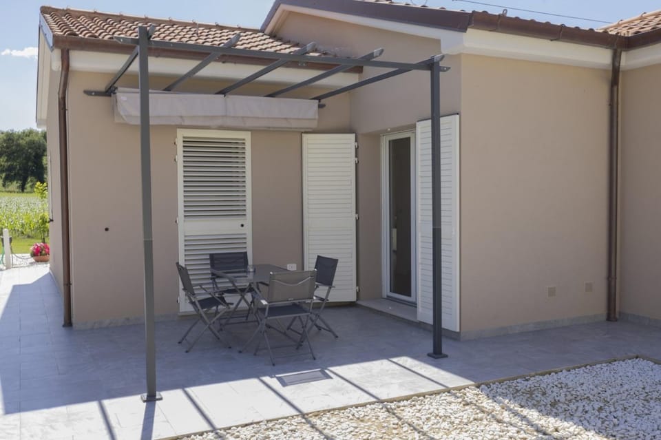Property building, Patio, Dining area