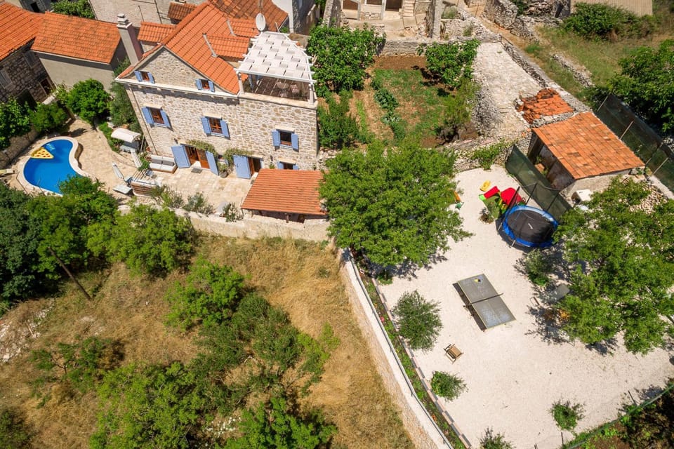 Property building, Day, Natural landscape, Bird's eye view, Garden view, Swimming pool