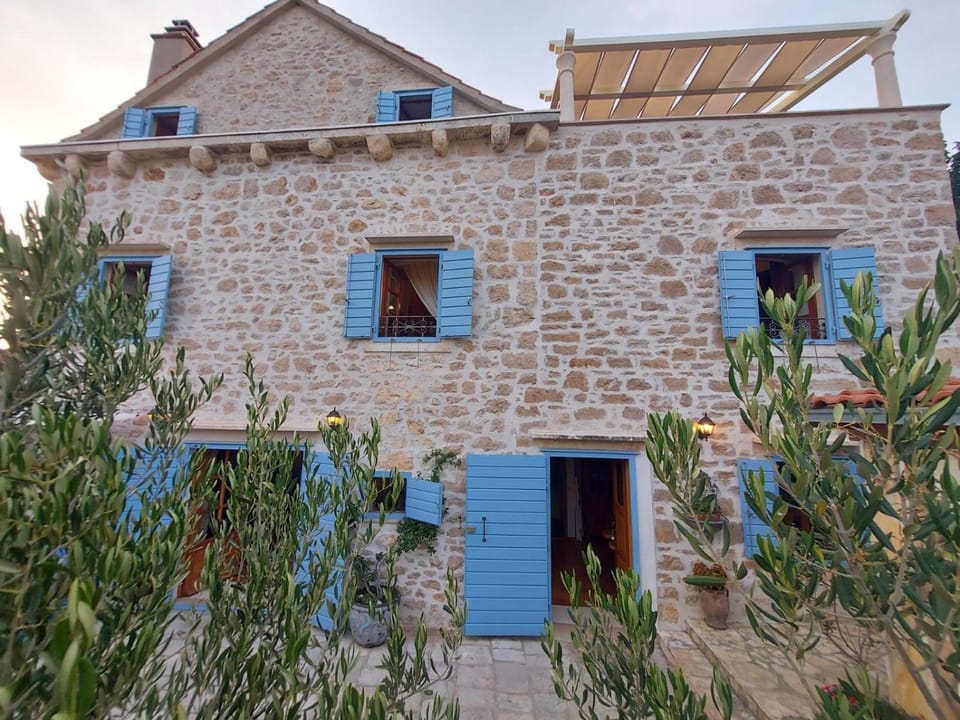 Property building, Day