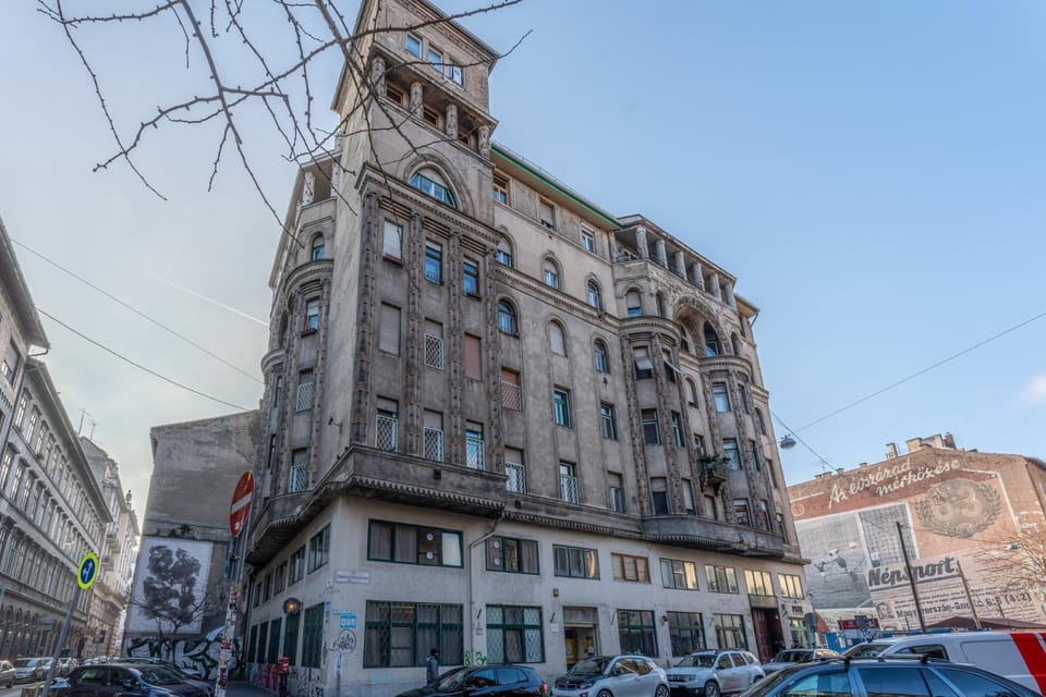 Facade/entrance