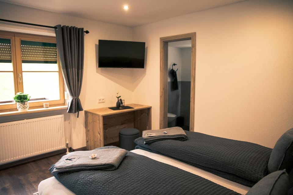 TV and multimedia, Photo of the whole room, Bedroom