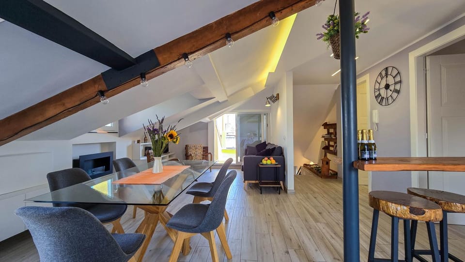 Seating area, Dining area