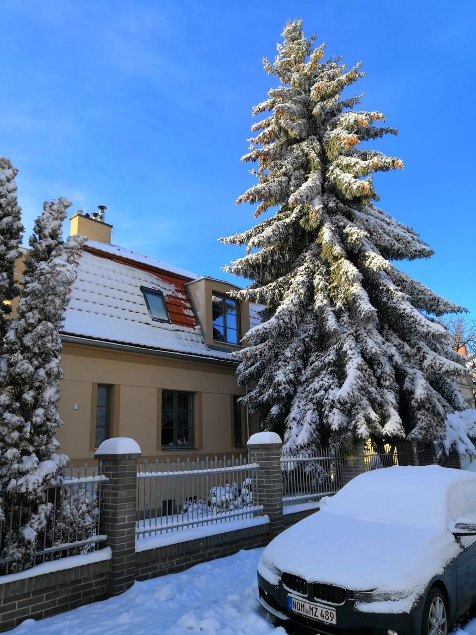 Facade/entrance, Winter