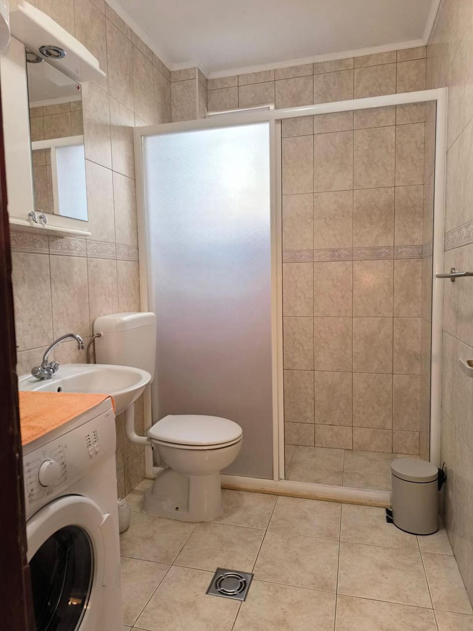 Shower, Toilet, Bathroom, towels