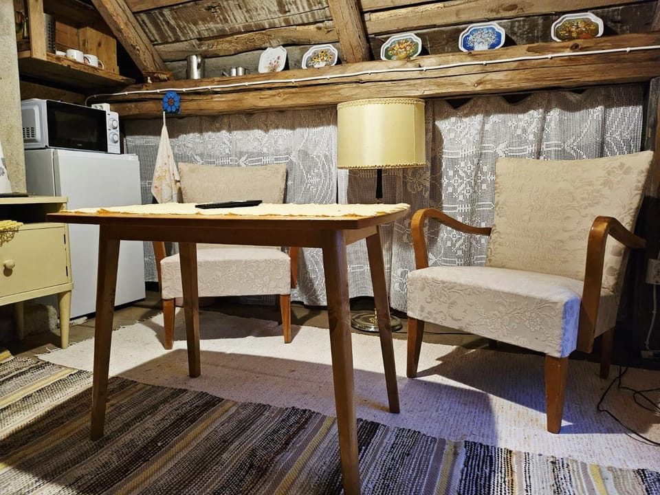 Living room, Seating area