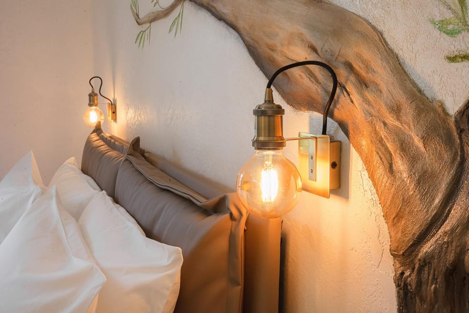 Bed, Photo of the whole room, Decorative detail, Bedroom