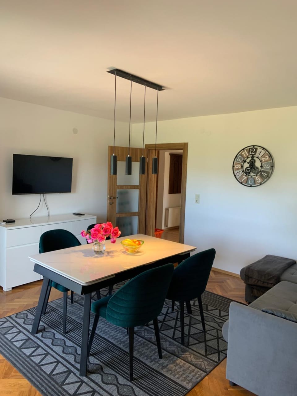 TV and multimedia, Living room, Dining area