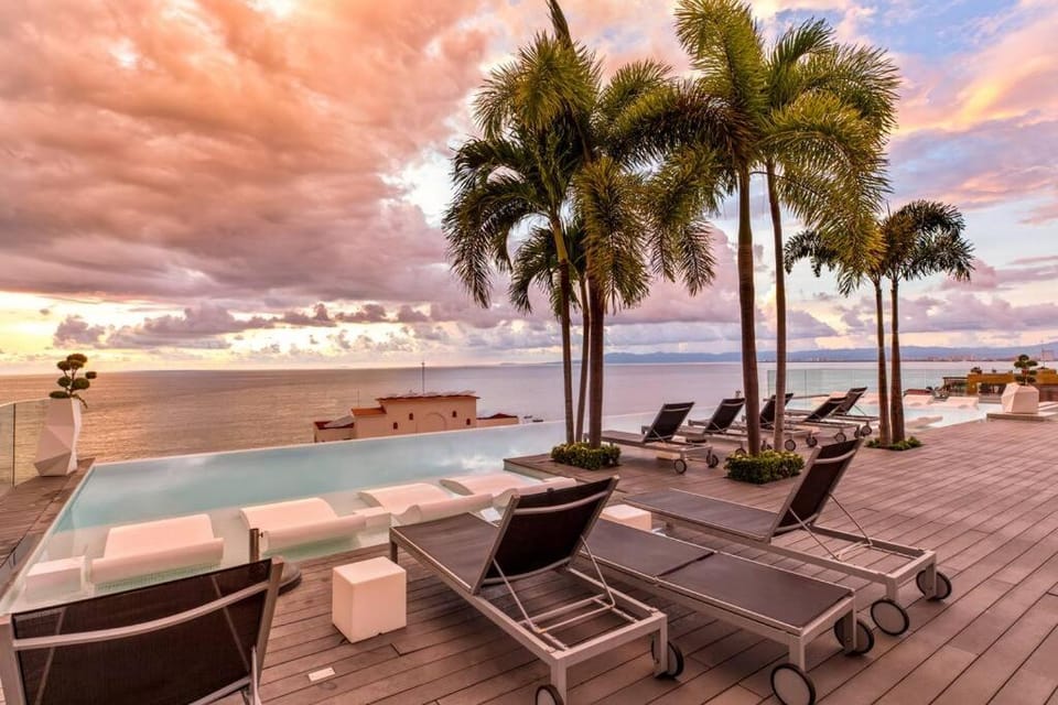 View (from property/room), Balcony/Terrace, Pool view, Sea view, Swimming pool, Swimming pool, sunbed