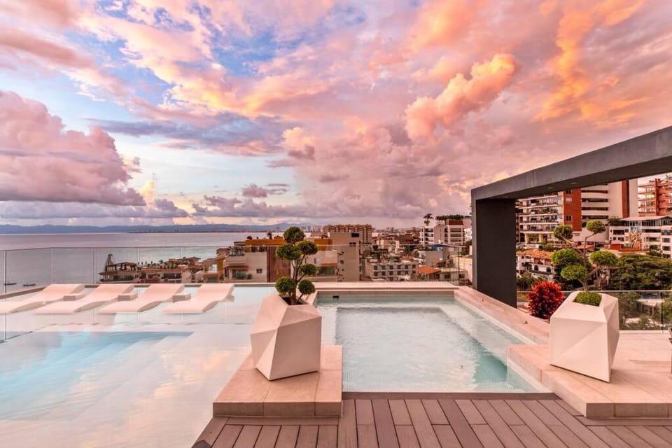 Hot Tub, Balcony/Terrace, City view, Pool view, Sea view, Swimming pool, Swimming pool, sunbed