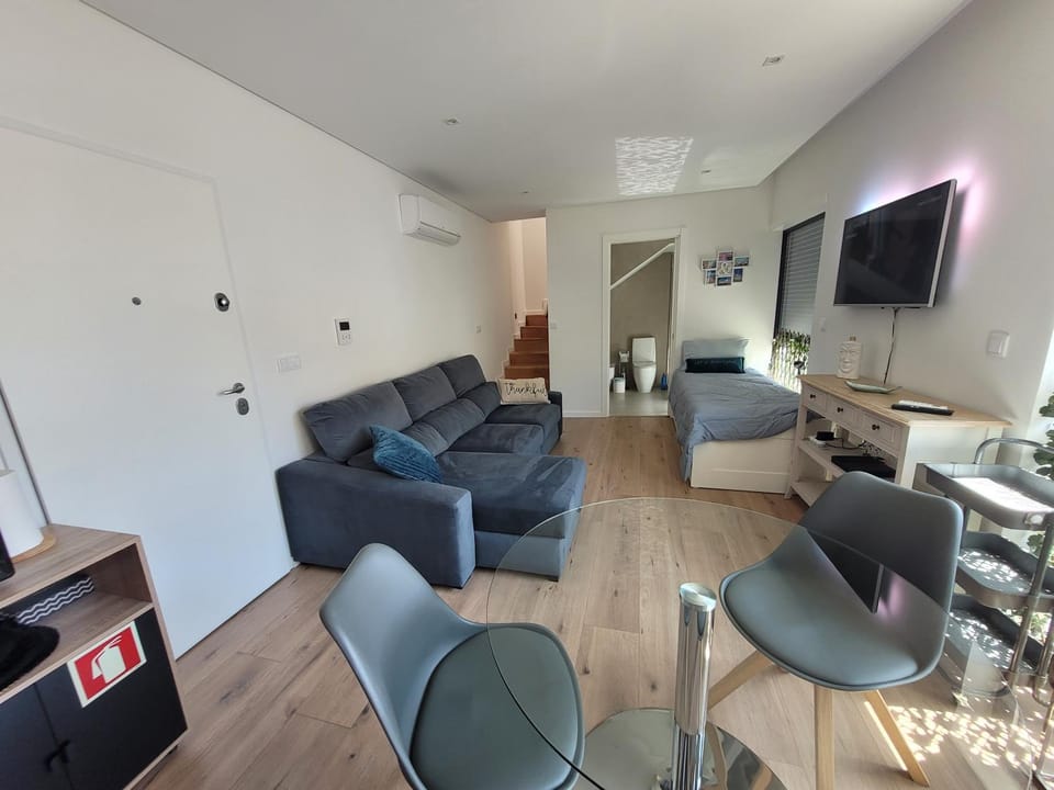 TV and multimedia, Kitchen or kitchenette, Living room, Seating area
