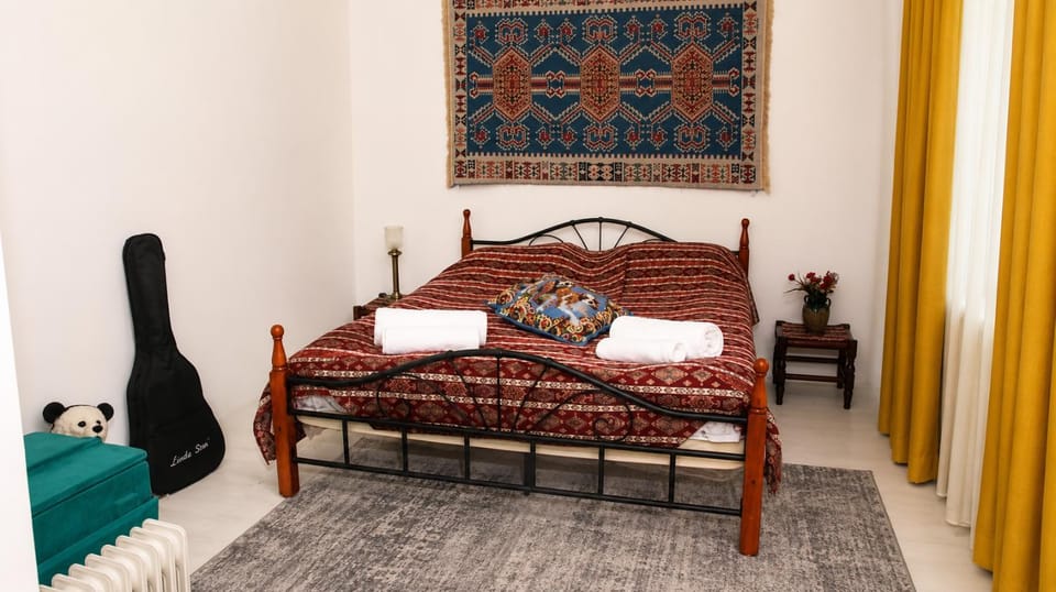Bed, Bedroom, towels, towels