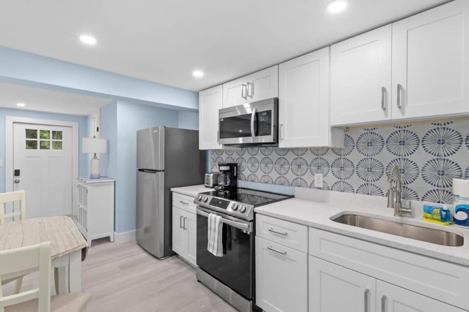 The Egret Residence at The Sandpiper Inn Bikes Beachgear Apartment in Sanibel Island