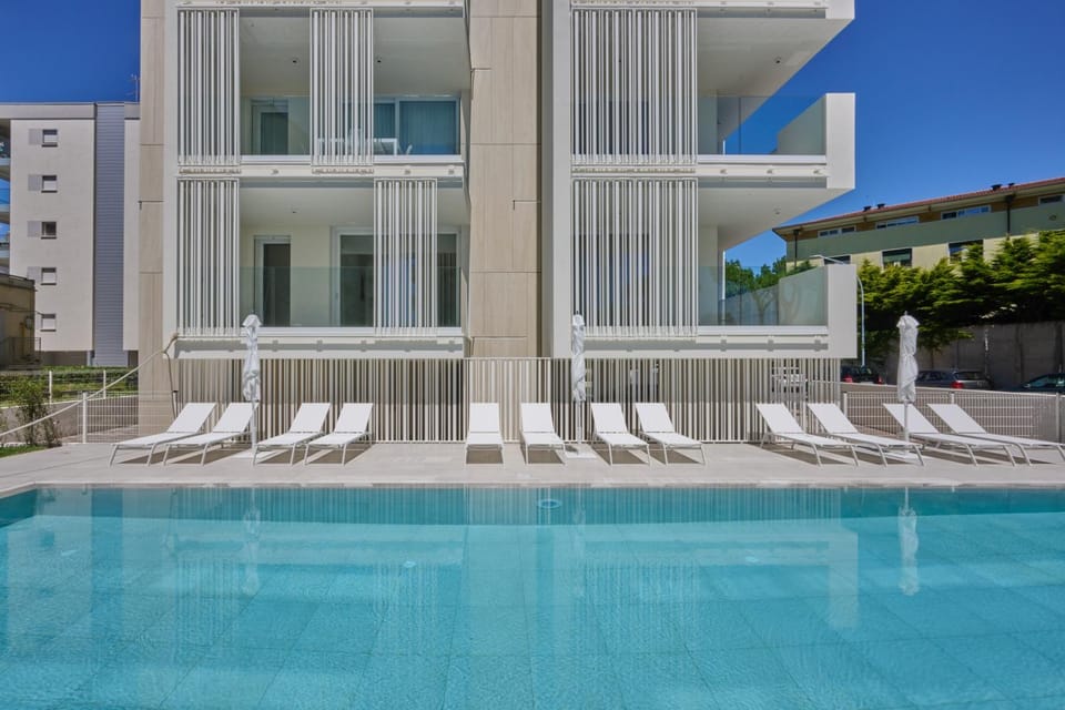 Swimming pool, sunbed