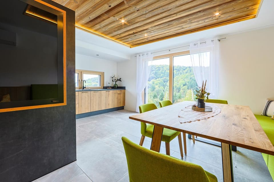 Kitchen or kitchenette, Seating area, Dining area