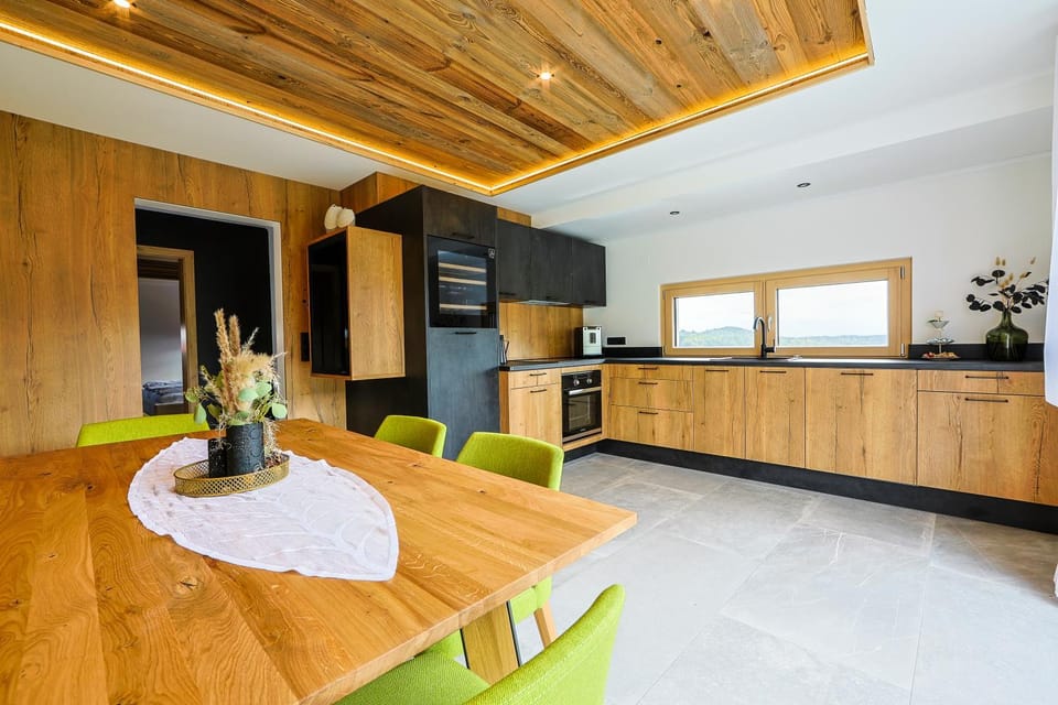 Kitchen or kitchenette, Dining area, stove