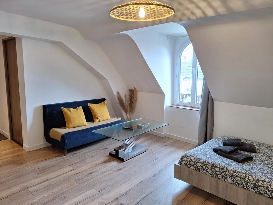 Living room, Seating area, internet, air conditioner