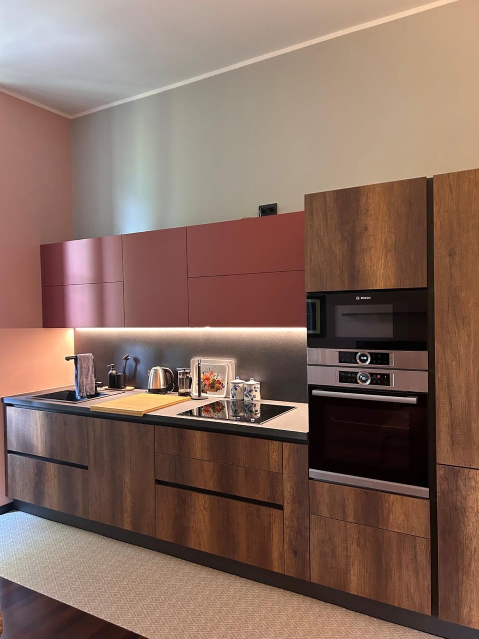 Coffee/tea facilities, oven, stove, kitchen