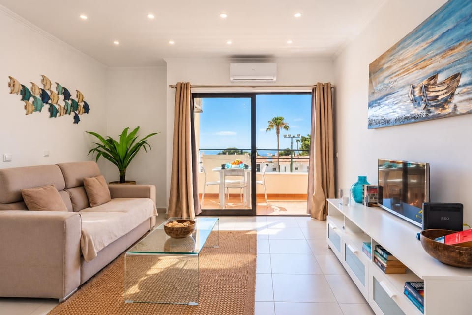 TV and multimedia, Balcony/Terrace, Living room, Seating area, air conditioner