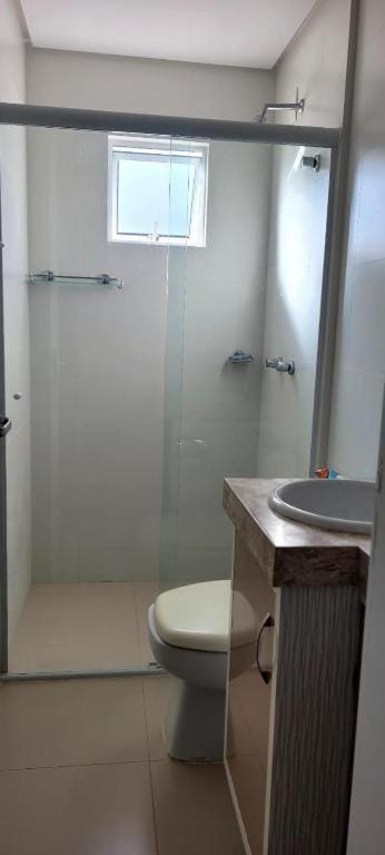 Quarto, o banheiro é de uso exclusivo do hóspede e fica localizado no corredor , piscina compartilhada, não é o apartamento inteiro, somente o quarto Apartment in Porto Belo