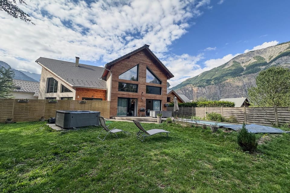 L'étoile des Glaciers - Jacuzzi - Piscine - Hammam - ALPES HUEZ Chalet in Provence-Alpes-Côte d'Azur