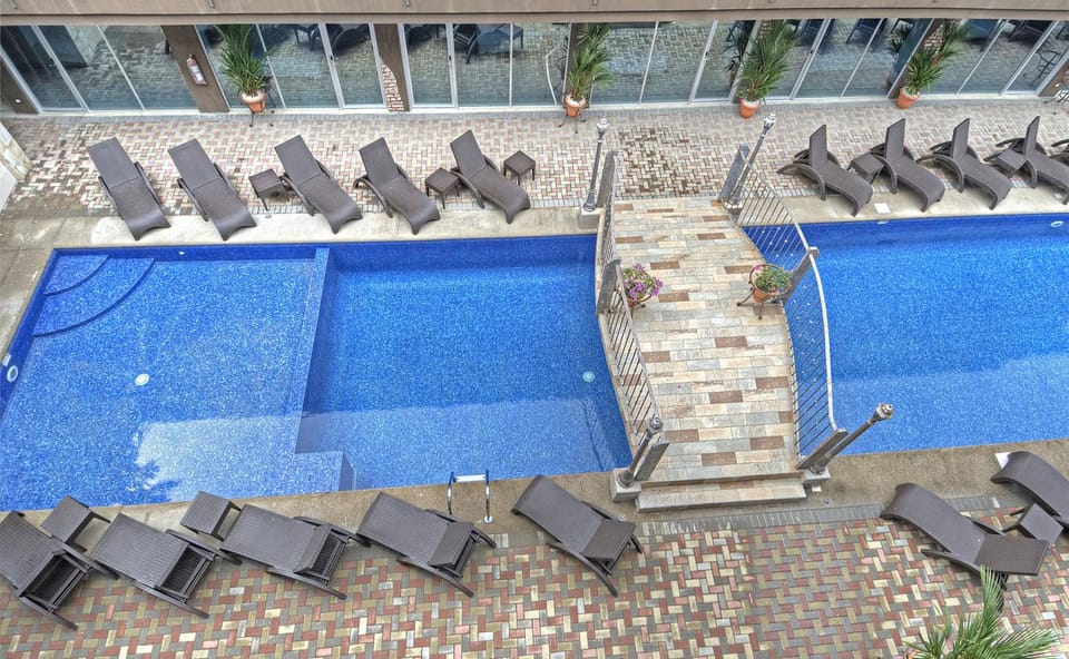 Swimming pool, Swimming pool