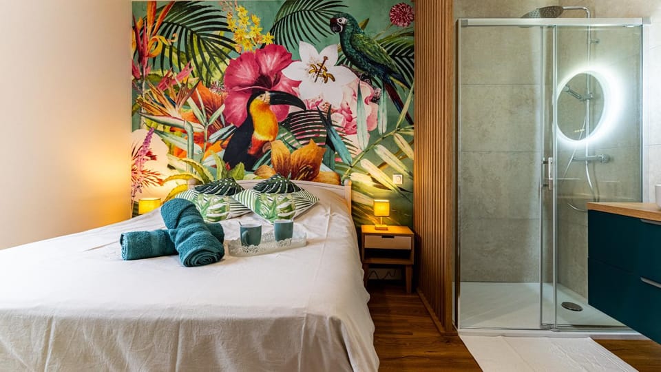 Shower, Bed, Bathroom, Photo of the whole room, Bedroom, towels, wardrobe