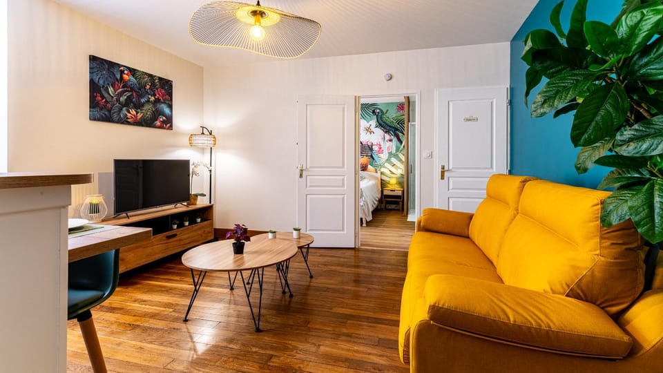 Communal lounge/ TV room, TV and multimedia, Living room, Seating area