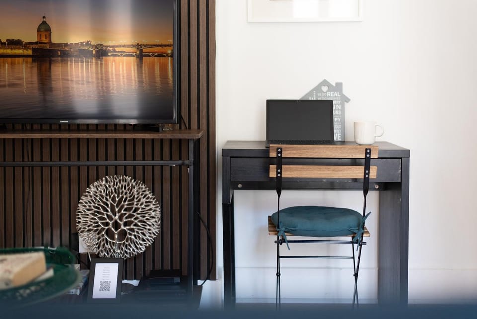 Seating area, internet