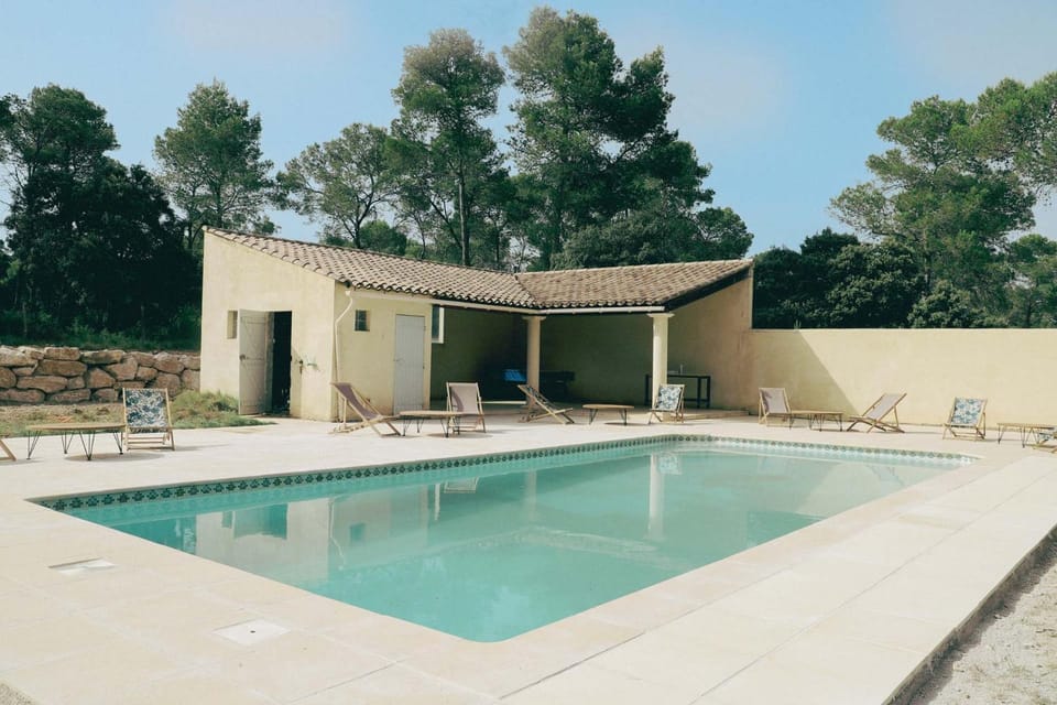 Kitchen or kitchenette, Swimming pool, sunbed