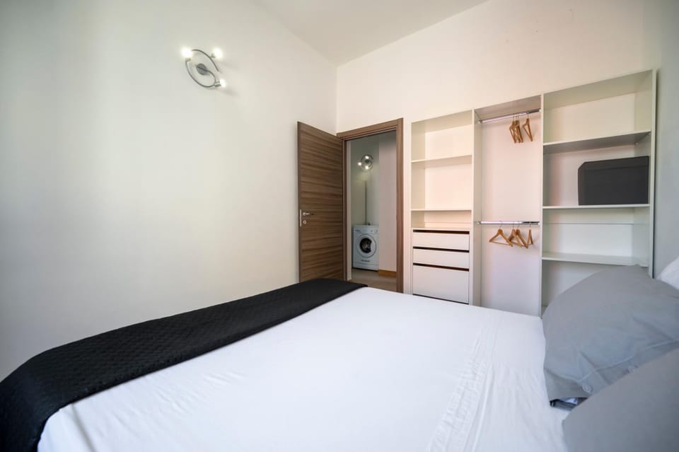 Bed, Photo of the whole room, Bedroom, wardrobe