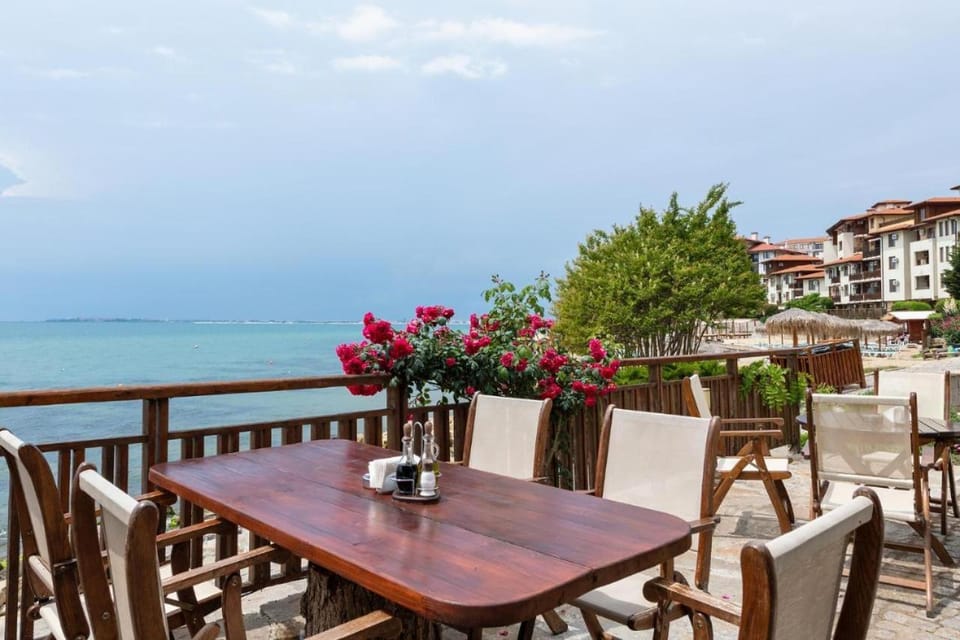 Garden of Eden ground floor with pool and sea view Apartment in Burgas Province