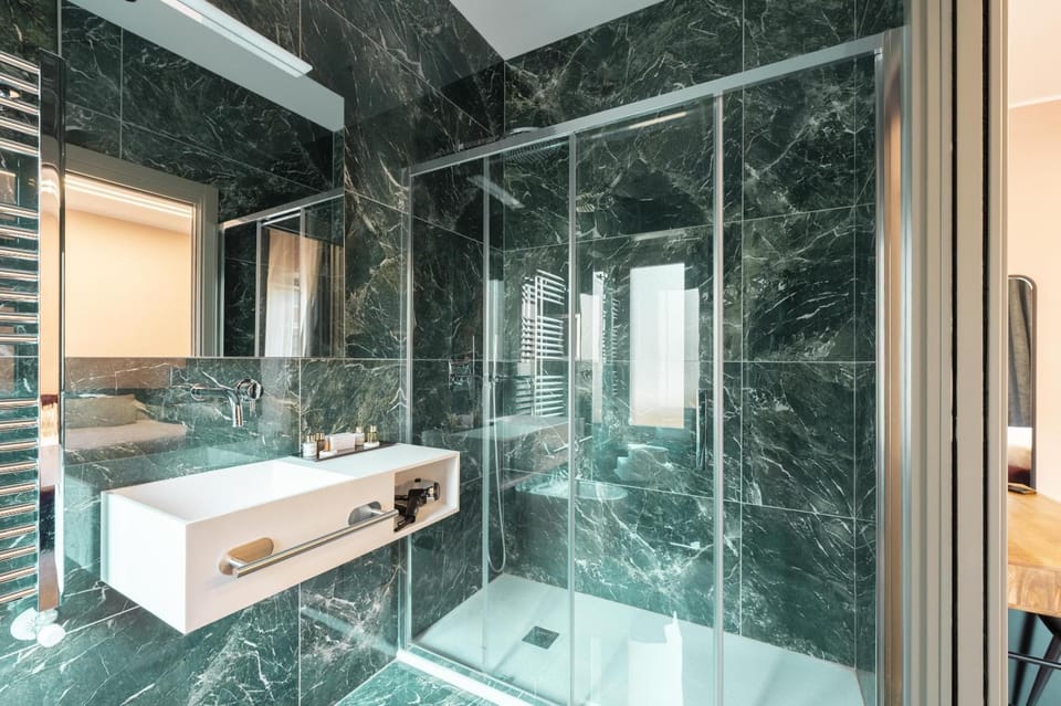 Shower, Bathroom, hair dryier