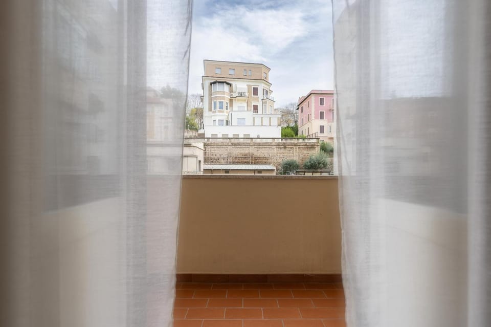 View (from property/room), Balcony/Terrace, City view