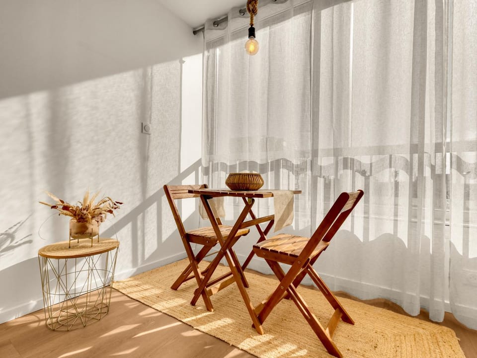 Nearby landmark, Dining area, internet