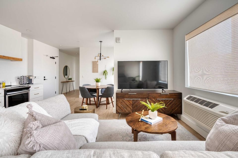 Stay Portland - City Serenity- Stylish 2-Bed Alberta Haven Apartment in Portland