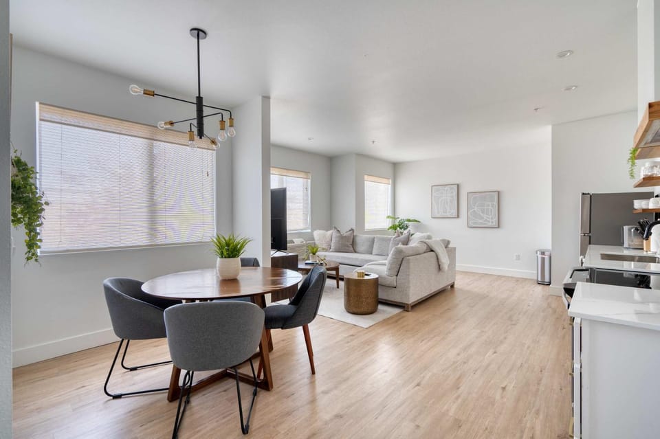 Stay Portland - City Serenity- Stylish 2-Bed Alberta Haven Apartment in Portland